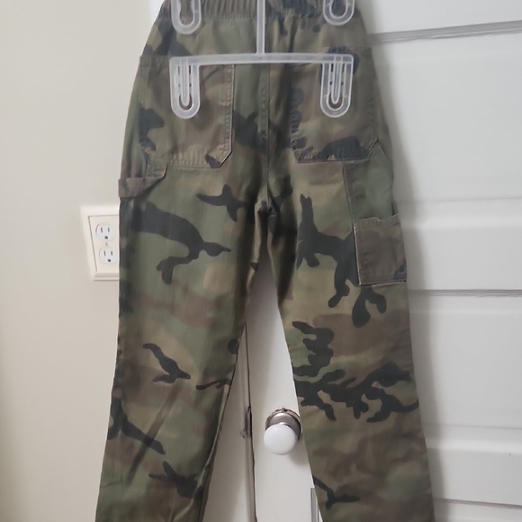 GAP Kids Green Camouflage Pants - Picture 3 of 3